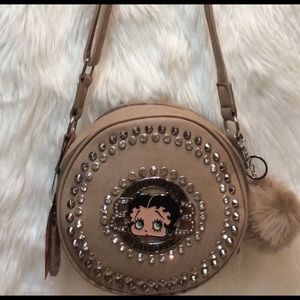 NEWβοΈBetty Boop Messenger Bag w/POM -Oyster Beige